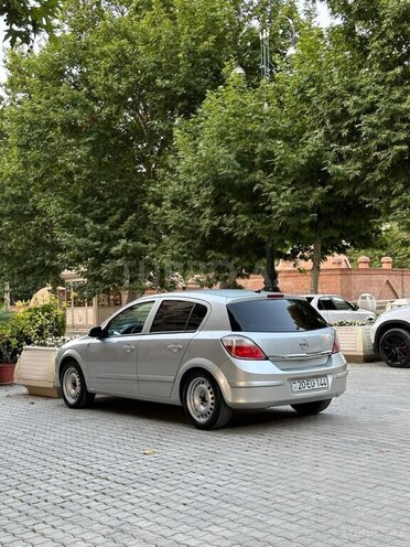 Opel Astra 2005, 300,000 km - 1.4 l - Gəncə