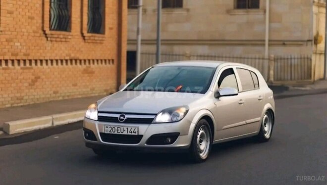 Opel Astra 2005, 300,000 km - 1.4 l - Gəncə