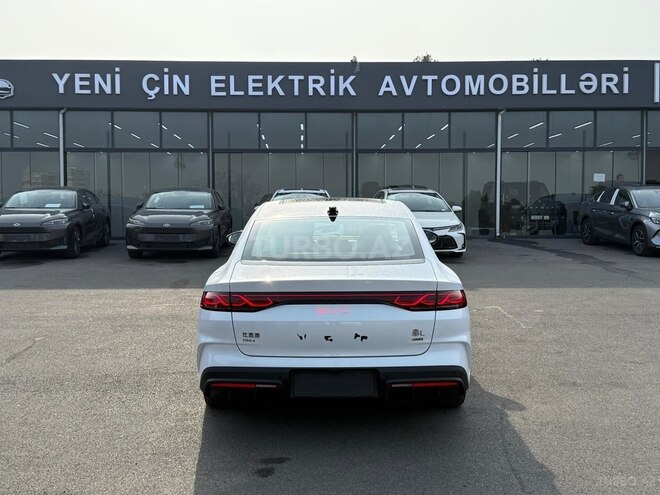 BYD Qin L-8