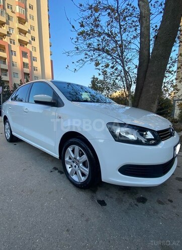 Volkswagen Polo 2015, 109,600 km - 1.6 l - Bakı