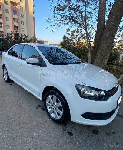 Volkswagen Polo 2015, 109,600 km - 1.6 l - Bakı