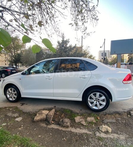 Volkswagen Polo 2015, 109,600 km - 1.6 l - Bakı
