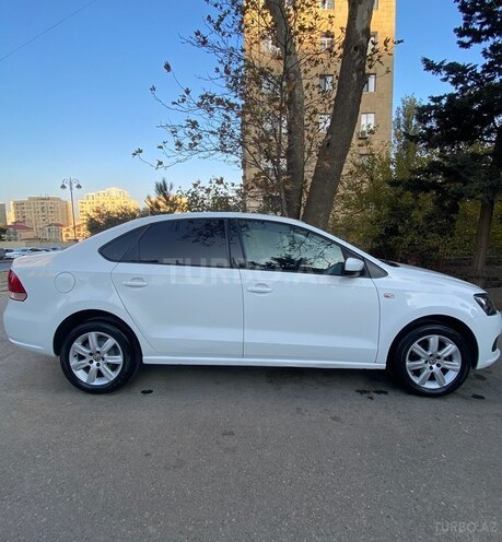 Volkswagen Polo 2015, 109,600 km - 1.6 l - Bakı