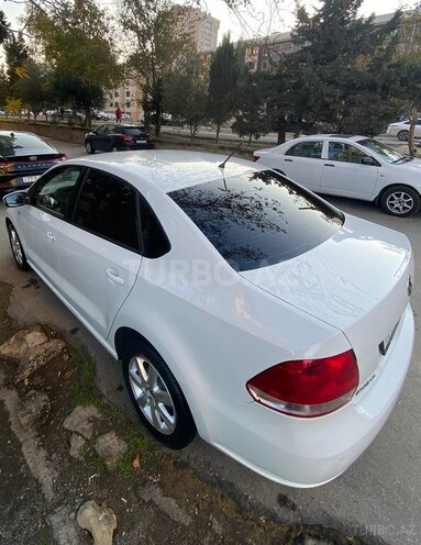Volkswagen Polo 2015, 109,600 km - 1.6 l - Bakı