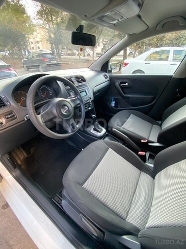 Volkswagen Polo 2015, 109,600 km - 1.6 l - Bakı