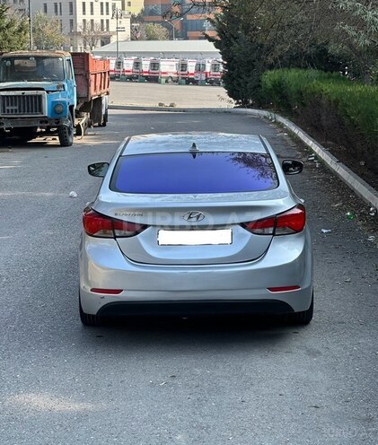 Hyundai Elantra-2