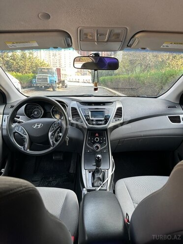 Hyundai Elantra-3