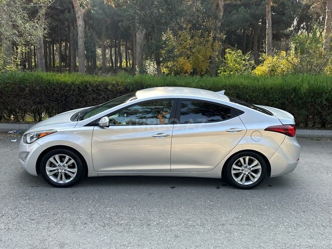 Hyundai Elantra-6