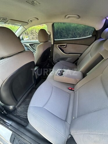 Hyundai Elantra-7