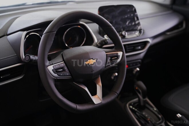 Chevrolet Tracker-7