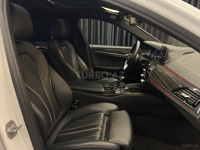 BMW 530e-12