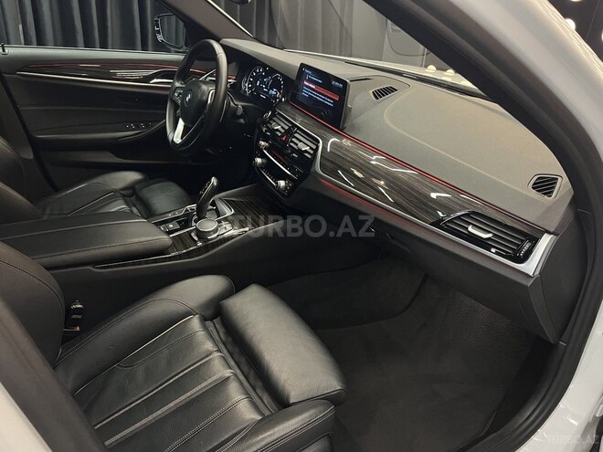 BMW 530e-11