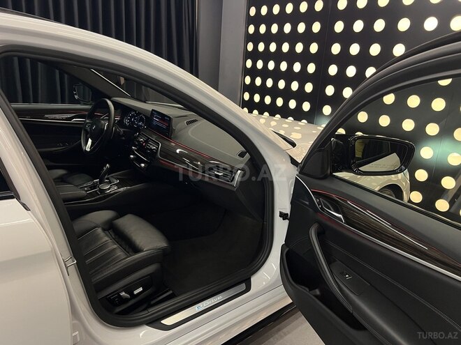 BMW 530e-10