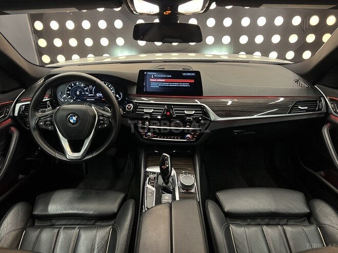 BMW 530e-13