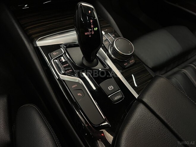 BMW 530e-15
