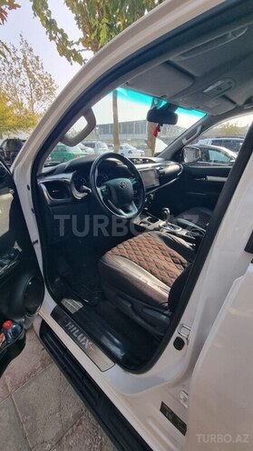 Toyota Hilux 2019, 78,000 km - 2.4 l - Bakı