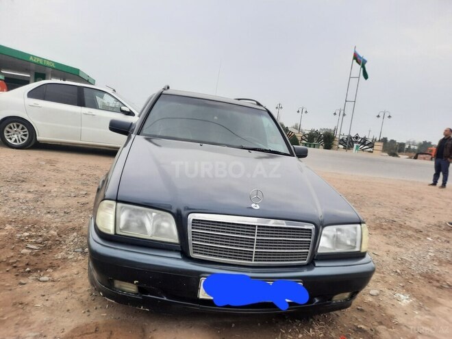 Mercedes C 220 2000, 930,717 km - 2.2 л - Salyan