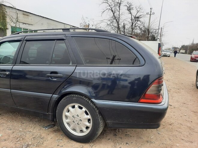 Mercedes C 220 2000, 930,717 km - 2.2 л - Salyan