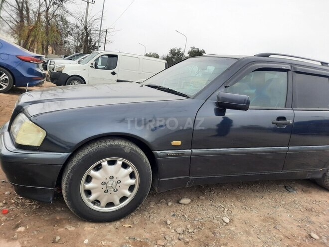 Mercedes C 220 2000, 930,717 km - 2.2 л - Salyan