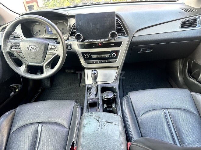 Hyundai Sonata-8