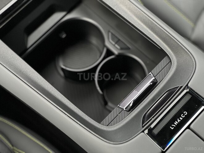 Lynk & Co 08-11
