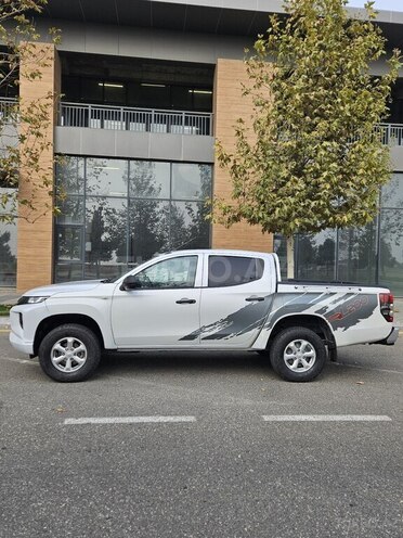 Mitsubishi L200 2021, 179,000 km - 2.4 л - Bakı
