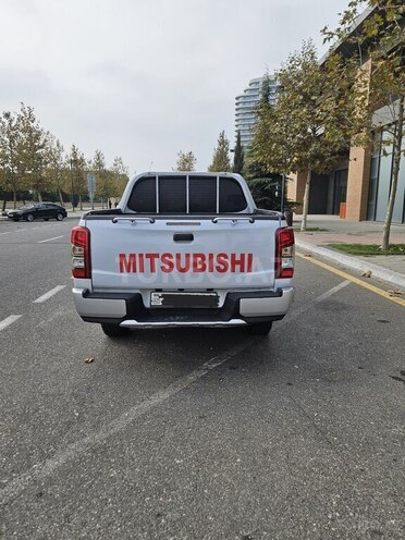 Mitsubishi L200 2021, 179,000 km - 2.4 л - Bakı
