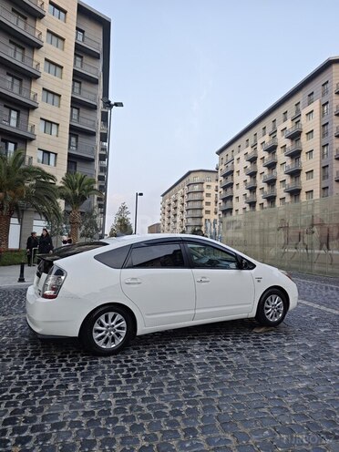 Toyota Prius-4