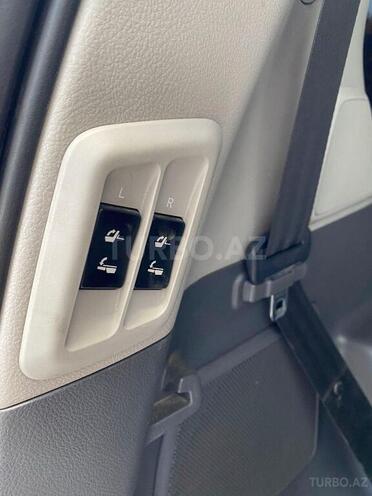 Toyota Land Cruiser Prado-13