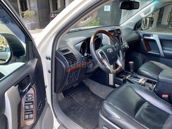 Toyota Land Cruiser Prado-19