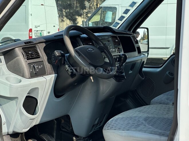 Ford Transit-8