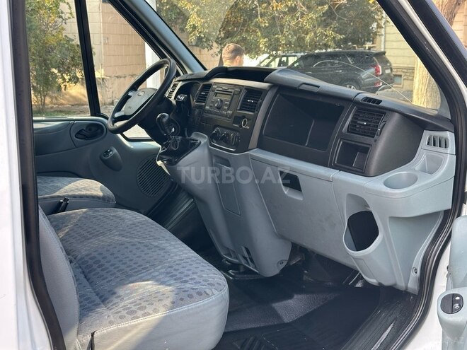 Ford Transit-9