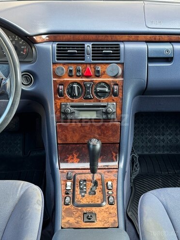 Mercedes E 240 2000, 360,700 km - 2.4 l - Sumqayıt
