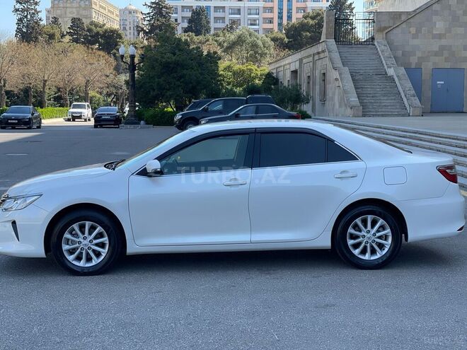 Toyota Camry-5