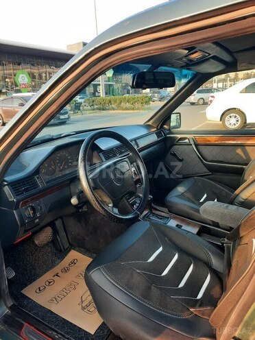 Mercedes E 250 1993, 942,000 km - 2.5 l - Bakı