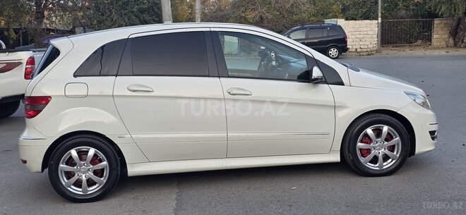 Mercedes B 180 2010, 192,000 km - 1.7 l - Sumqayıt