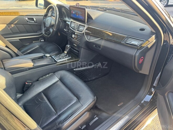 Mercedes E 220-11