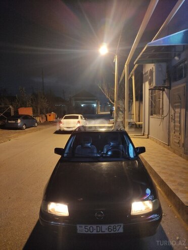 Opel Astra 1993, 180,000 km - 1.4 л - Bakı