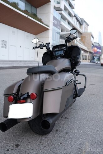 Indian Motorcycle Challenger-4