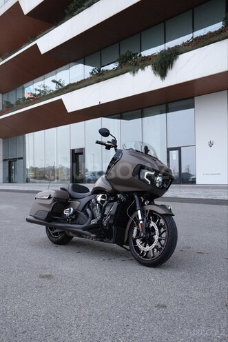 Indian Motorcycle Challenger-11