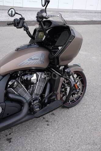 Indian Motorcycle Challenger-3