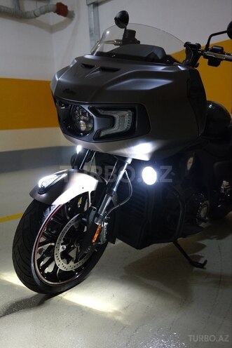 Indian Motorcycle Challenger-5