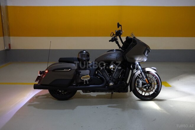 Indian Motorcycle Challenger-10