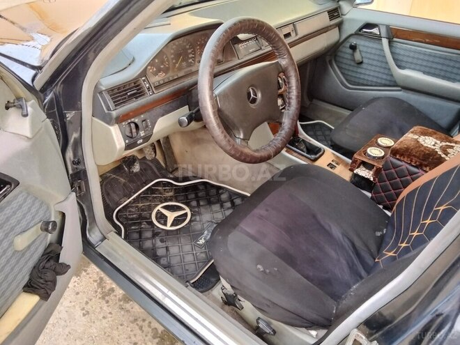 Mercedes E 200 1990, 300,000 km - 2.0 l - Bakı