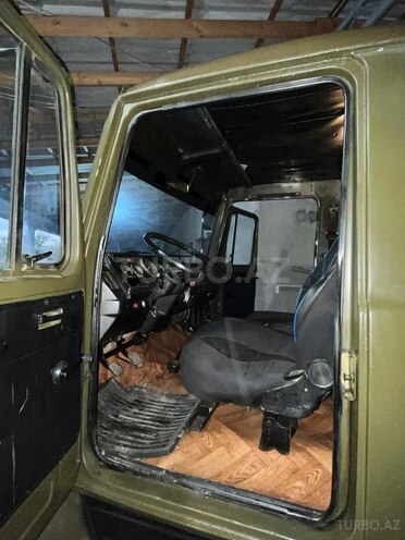 GAZ 3307-8
