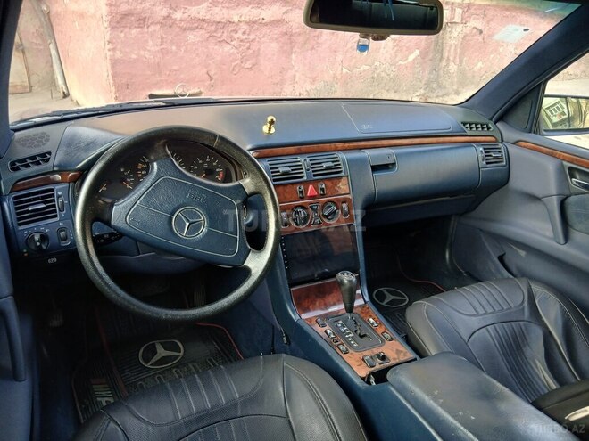 Mercedes E 240 1998, 355,000 km - 2.4 l - Sumqayıt