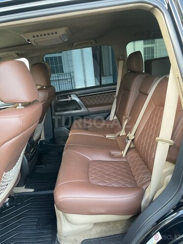 Toyota Land Cruiser-8