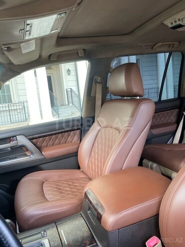 Toyota Land Cruiser-9