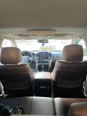 Toyota Land Cruiser-7