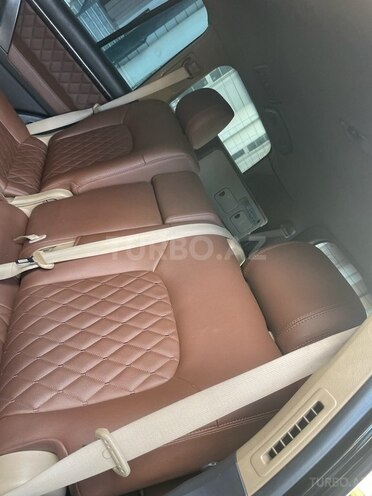 Toyota Land Cruiser-10